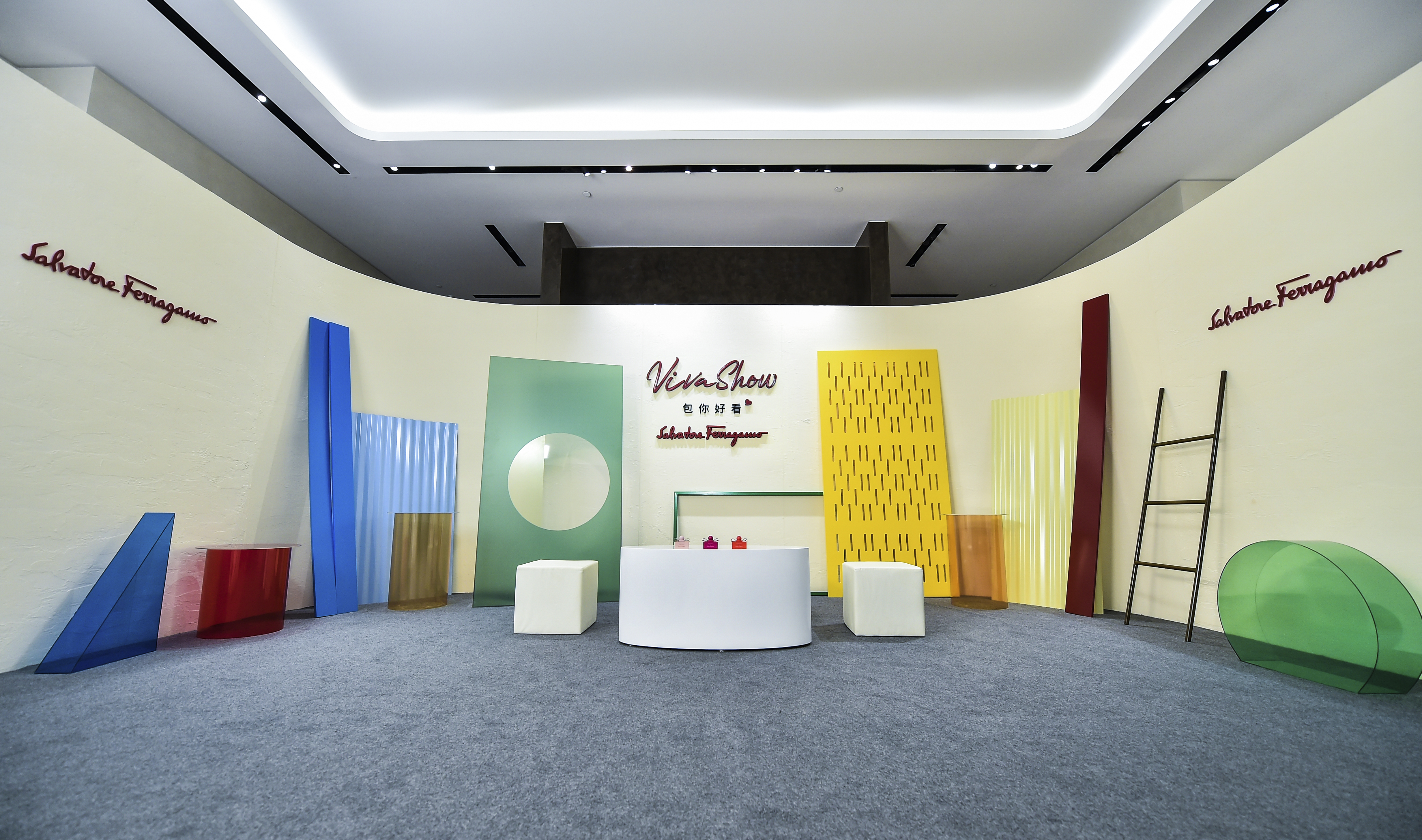 菲拉格慕vivashow直播首秀,菲拉格慕2021巴黎秀场