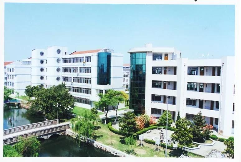 这里是天一中学老校区,如今美出了另一番境界