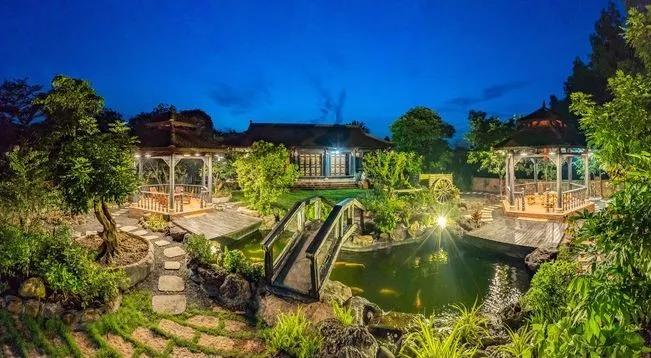 他花50亿建池塘买锦鲤，还以好友的名字为它们命名！