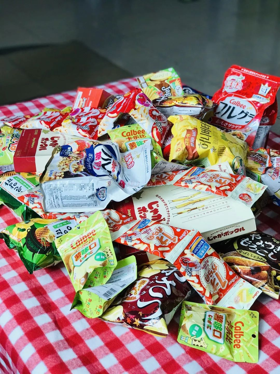 和卡乐比类似的零食,日本零食巨头卡乐比