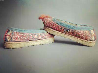 各种各样的手工绣花鞋,手工复古绣花鞋