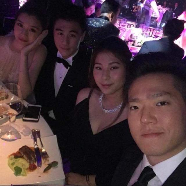 何猷君二胎得女，夫妻深夜12点入院生产画面曝光，奚梦瑶全程镇定