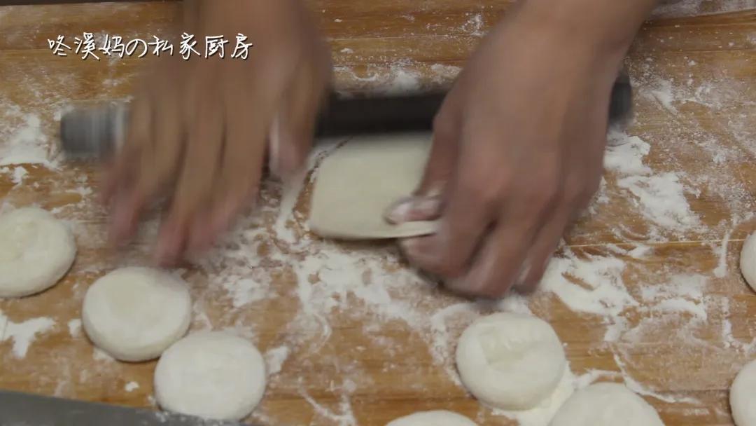 全民热爱的小笼包，肉馅浓香，皮不塌陷的秘密就在这个视频里