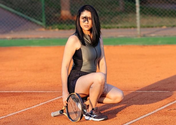 巴西女子鼻梁间有块大胎记，一点也不违和，还成为了知名模特