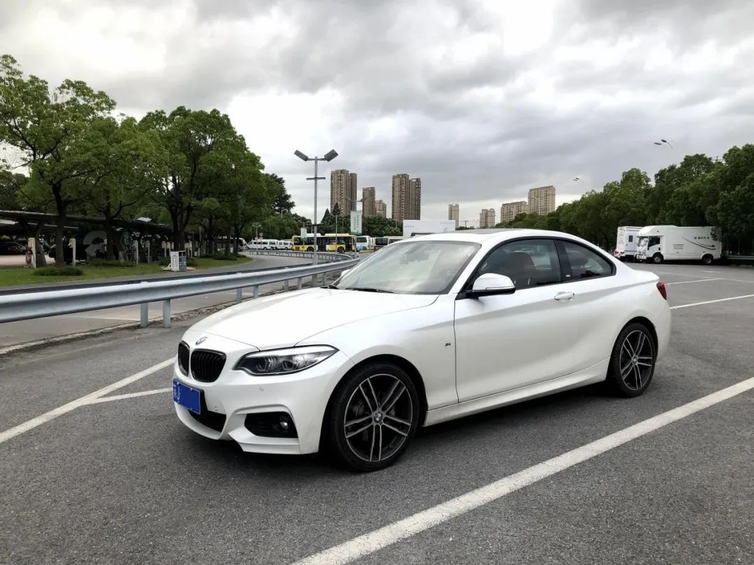 拥有一台顶配宝马3系330i,一台宝马3系挣多少钱