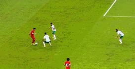 又输了！中国2-3沙特，洛国富世界波难救场！武磊又失单刀