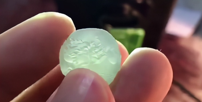 全是裂的沙枣青籽料,全是裂的珠宝