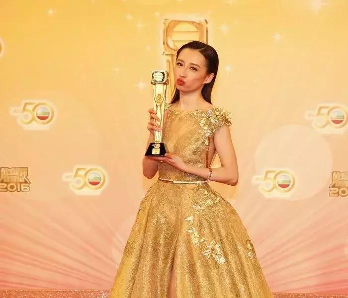 30岁tvb人气小花,32岁tvb新晋小花入行多年终上位