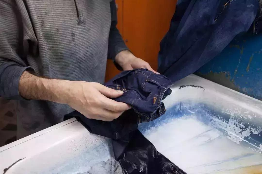 牛仔要水洗到什么程度才时髦,复古水洗垂感牛仔