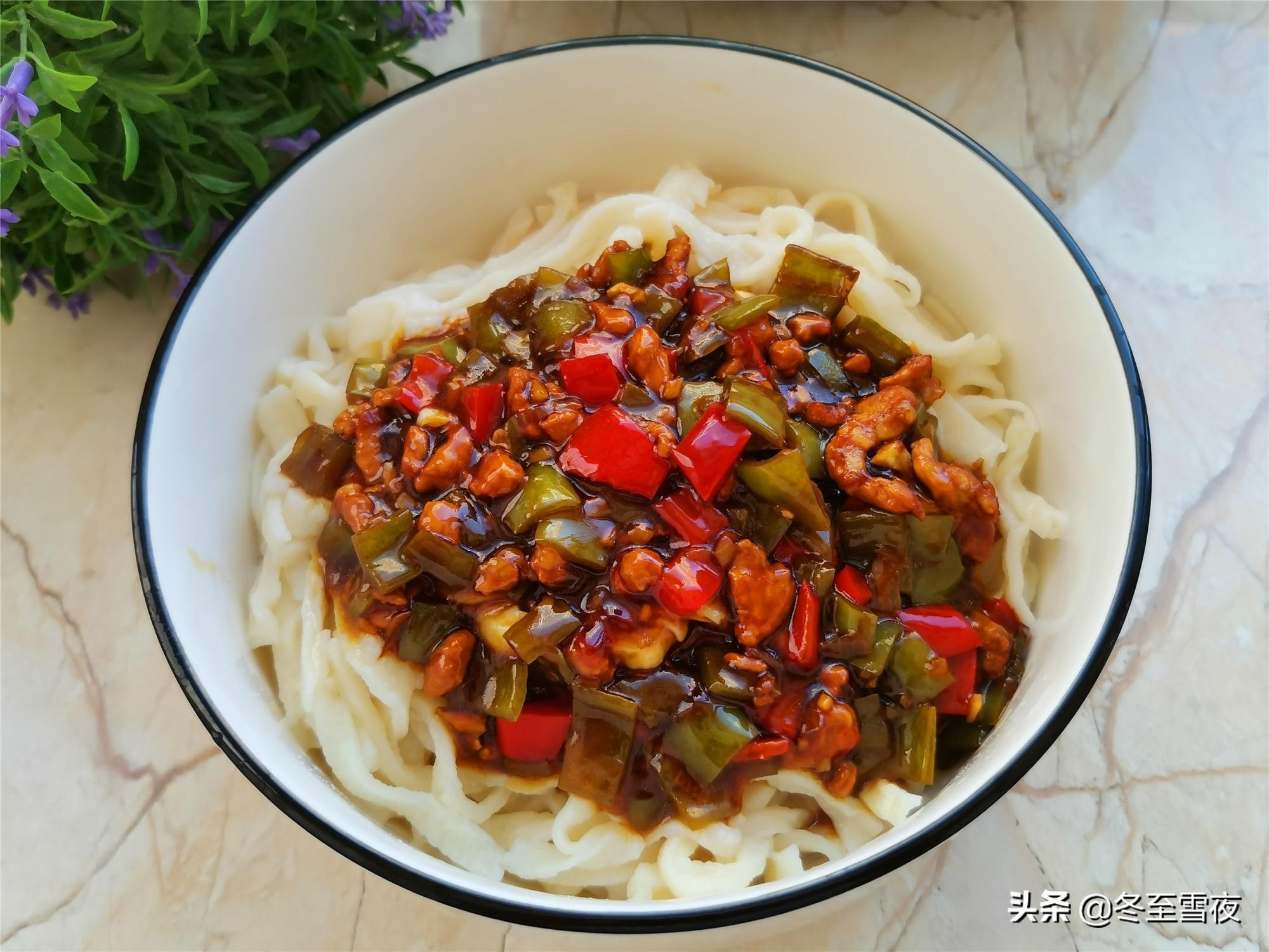 怎么样做面条柔软又劲道,自己在家擀面条怎么做筋道好吃