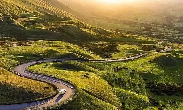 面试官字加一笔女生机智回答认可,女面试官只加一笔是什么字