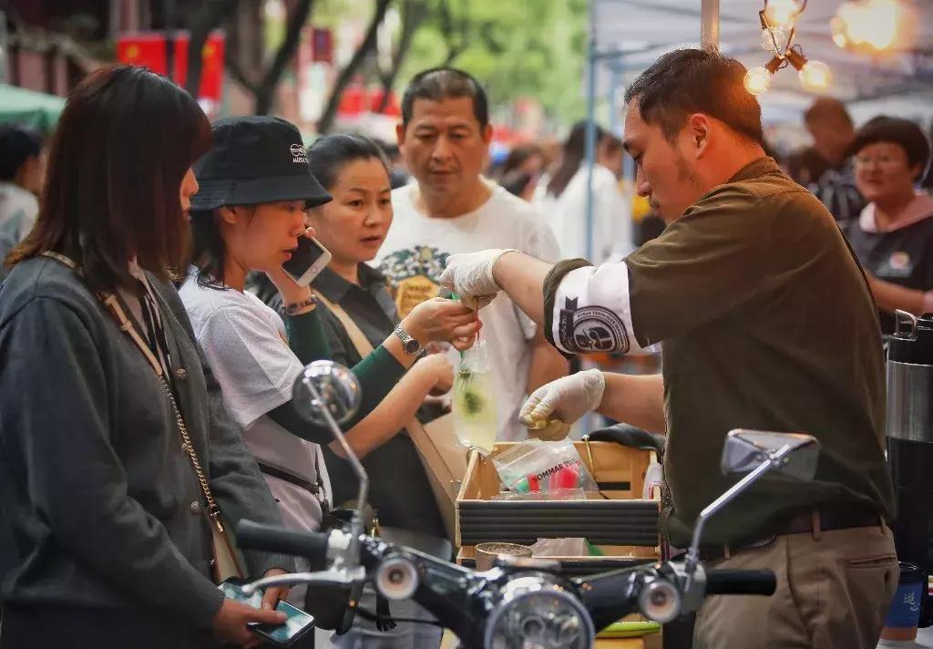 音乐配咖啡,百年老街变身时尚秀场，首届黎黄陂路咖啡音乐节开幕