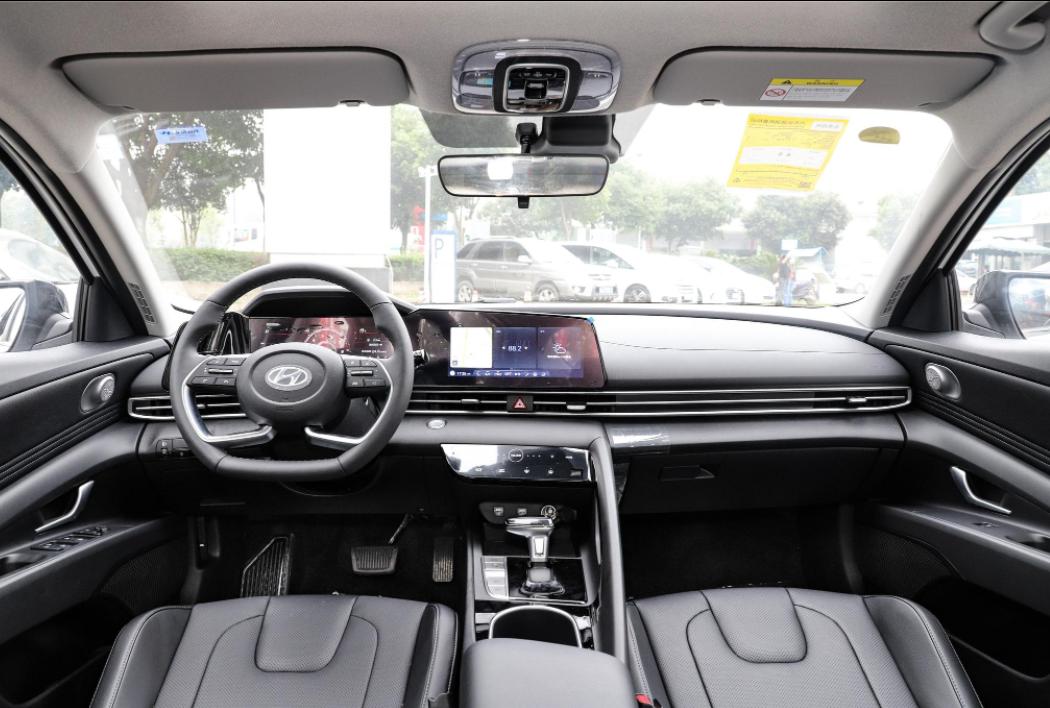 新款伊兰特全景影像,最新款第七代伊兰特仪表盘