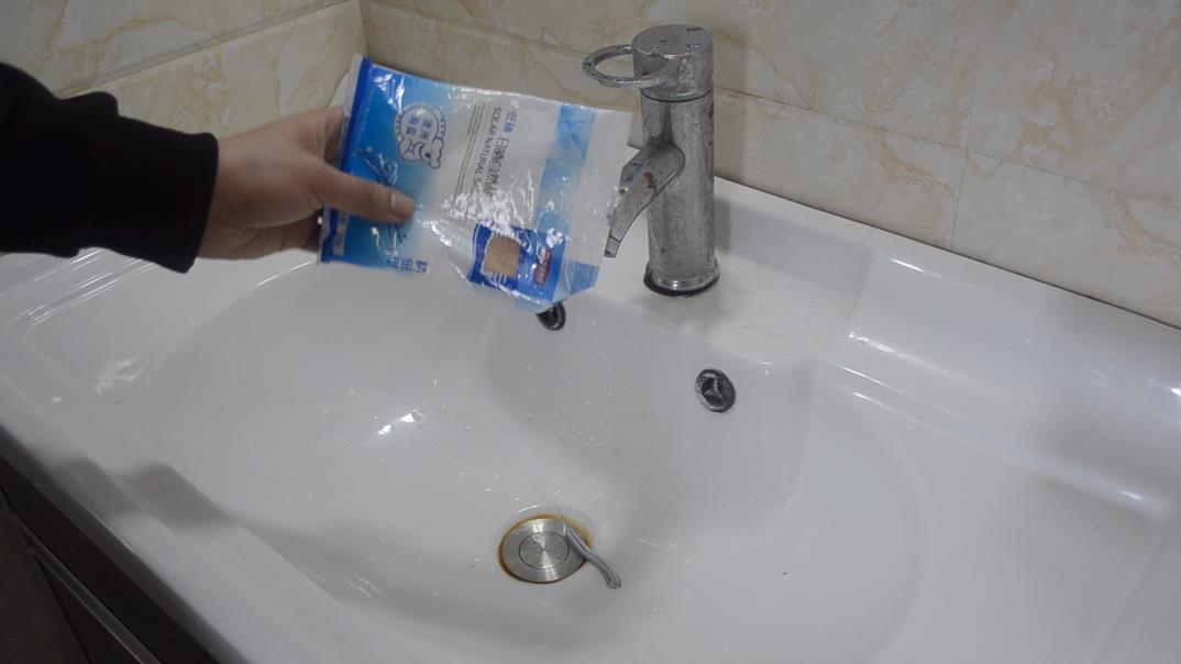 毛巾脏了怎么洗不用加白醋小苏打,毛巾脏一招教你洗干净