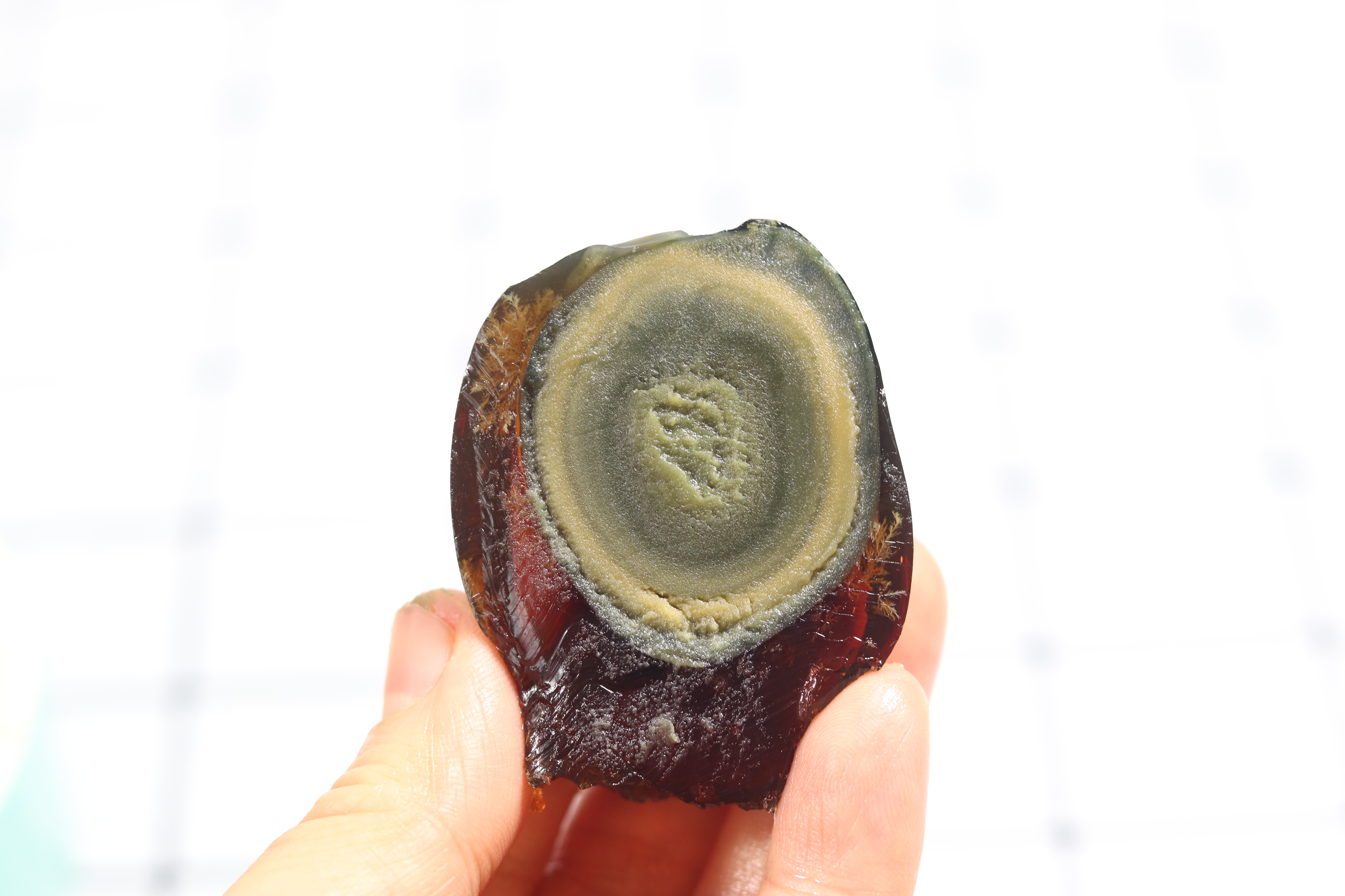 切皮蛋粘刀视频教程,如何制作皮蛋拌豆腐让皮蛋不腥