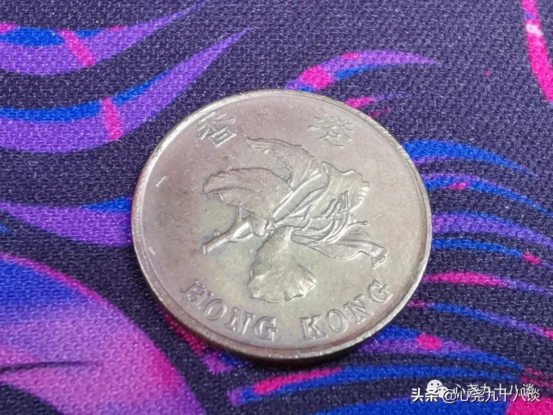 晚风还新,时光未老,每一枚硬币都是来过的见证,致敬逝去的岁月