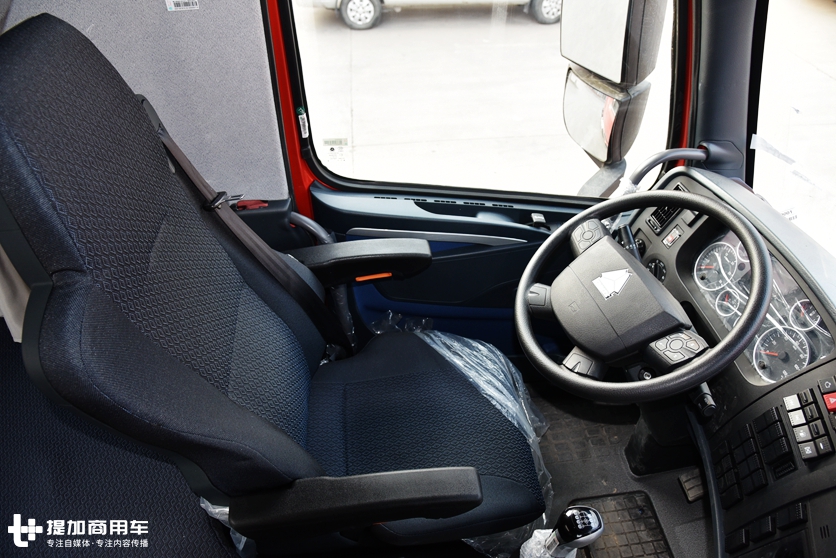 来自中国重汽的国民重卡，老司机带您重新认识豪沃T7H牵引车