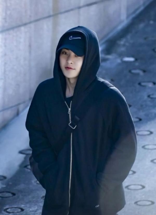 exo金珉锡被前同学揭秘,金珉锡吃摩卡面包上热搜