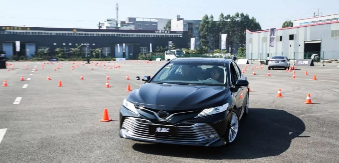 雅阁君威凯美瑞阿特兹怎么选,雅阁天籁凯美瑞迈腾君威对比