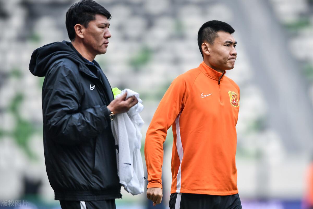 愤怒球迷赛后喊话球员,卓尔赛后球迷爆发冲突