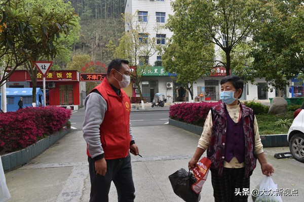 疫线逆行书写使命担当,战疫一线逆行者的担当与风采