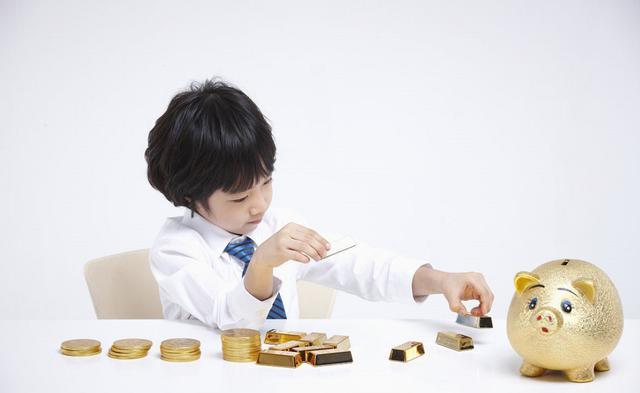 00后拎肥料袋上大学,大学生返校打包袋