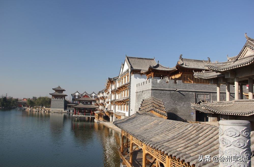 喷饭！观音有莲哪吒有家了，恒大足球场被戏称亿建莲！