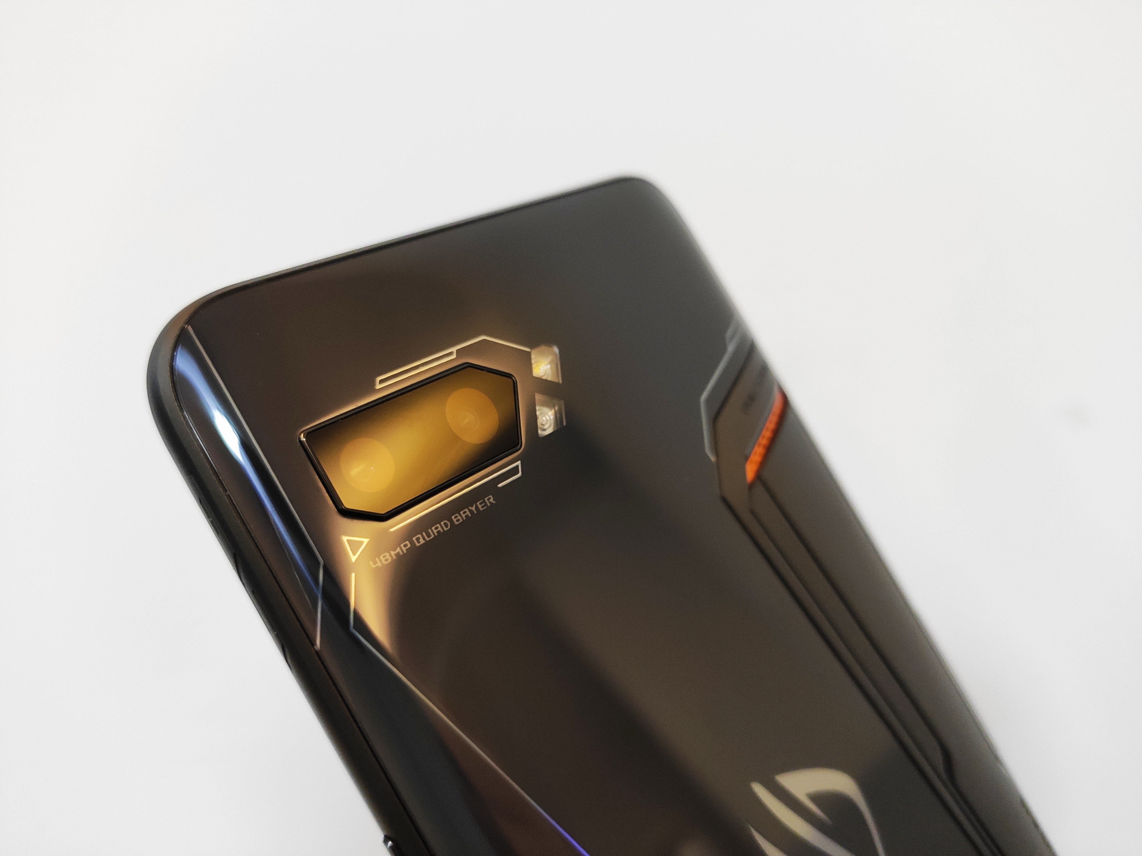 华硕rog手机2代吃鸡黑科技,华硕rogstrixz370-hgaming