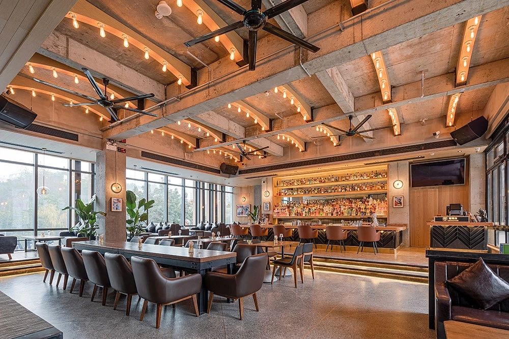 重庆第①家正版餐酒博物馆来了！1000+酒水，50+简餐，嗨翻16h