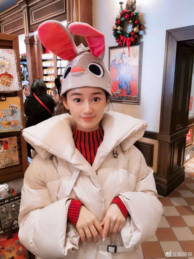 她因N号房事件发长文，自述曾被男老师性骚扰，成首位发声女星