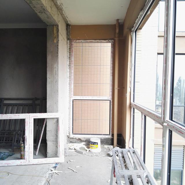 封阳台要先拆保温墙吗,封阳台要先拆护栏吗