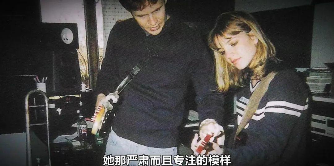 红极一时的世界巨星，被三个男人推进深渊，其中一个还是亲生父亲