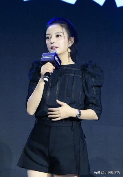 微胖脖子短穿什么衣服比较好看,肩宽手臂粗小个子微胖女生穿搭