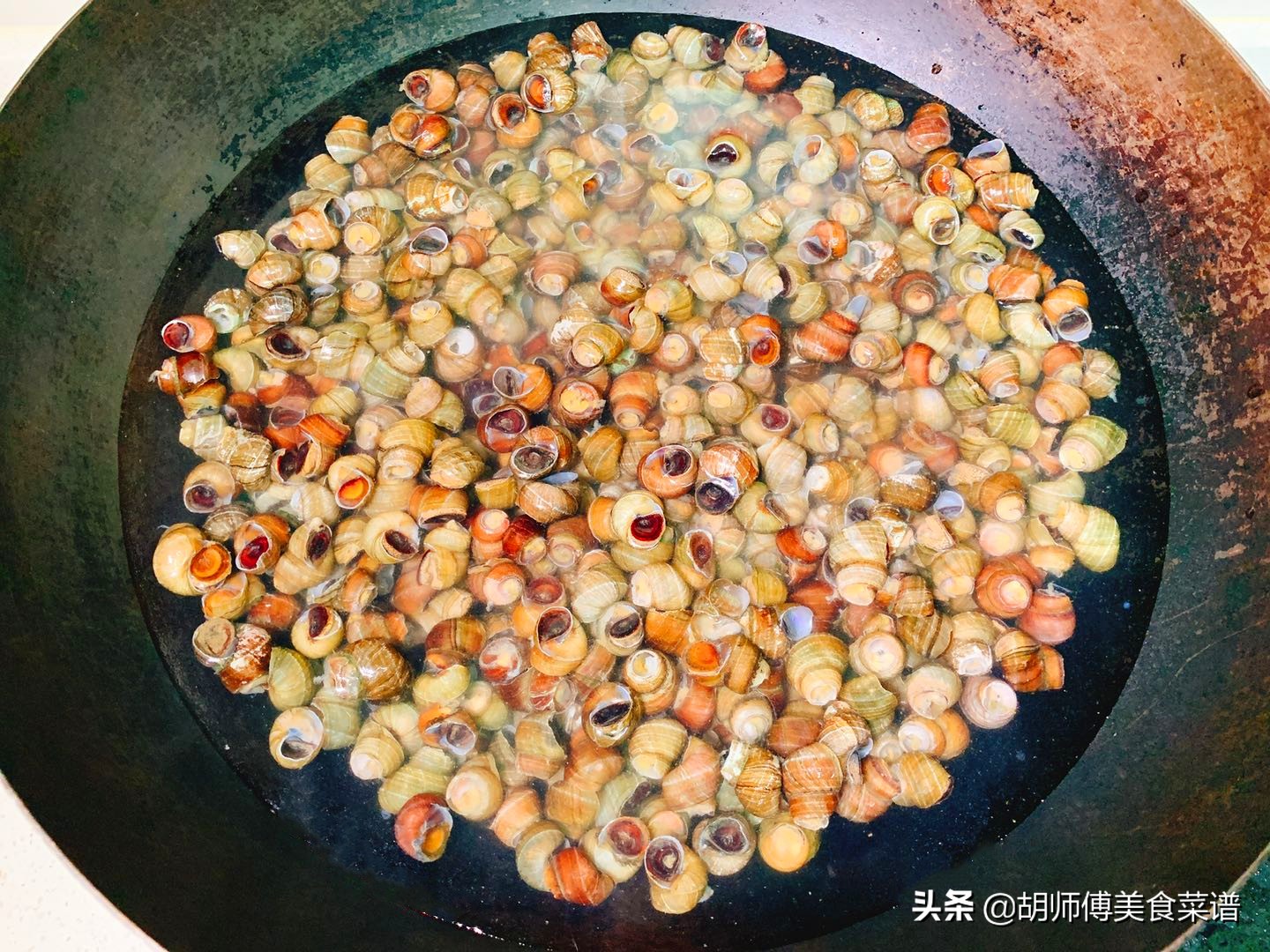 清洗田螺吐沙的方法,田螺洗的全是粘液