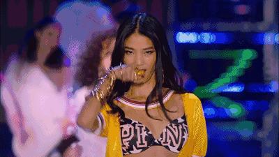 维密超模十大经典失误,维密超模十大经典瞬间