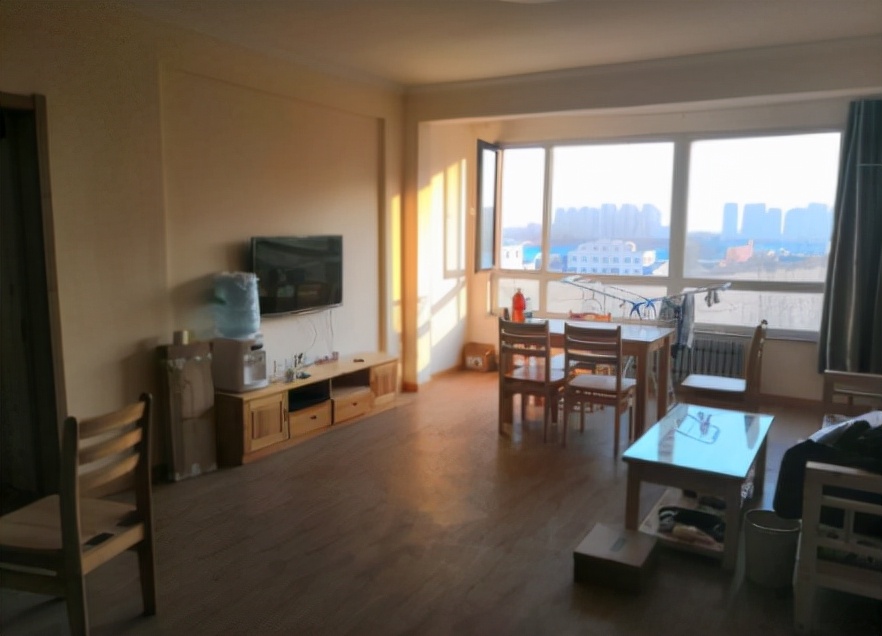 民*本科办**学费颇高，教育相关部门不管理，原因反而是为学生好