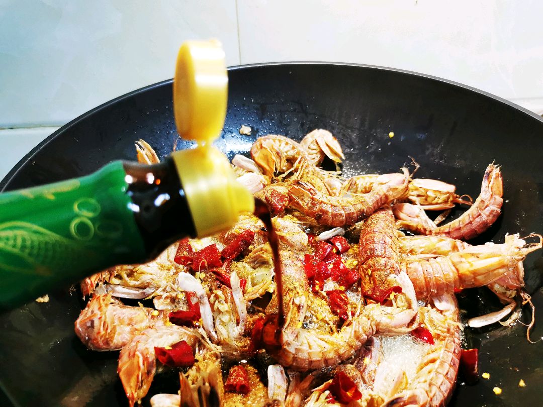 椒盐皮皮虾肉带膏,椒盐皮皮虾鲜香脆爽的做法