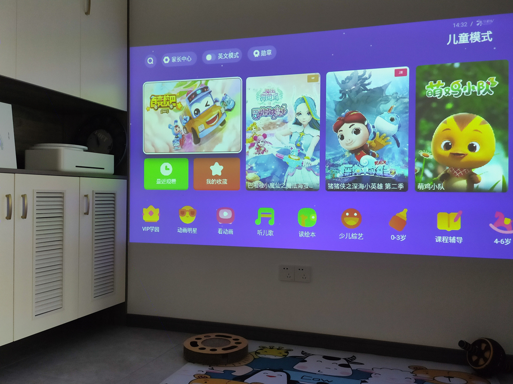 天猫精灵小红盒和小明投影仪,天猫精灵投影仪小红盒2023款测评