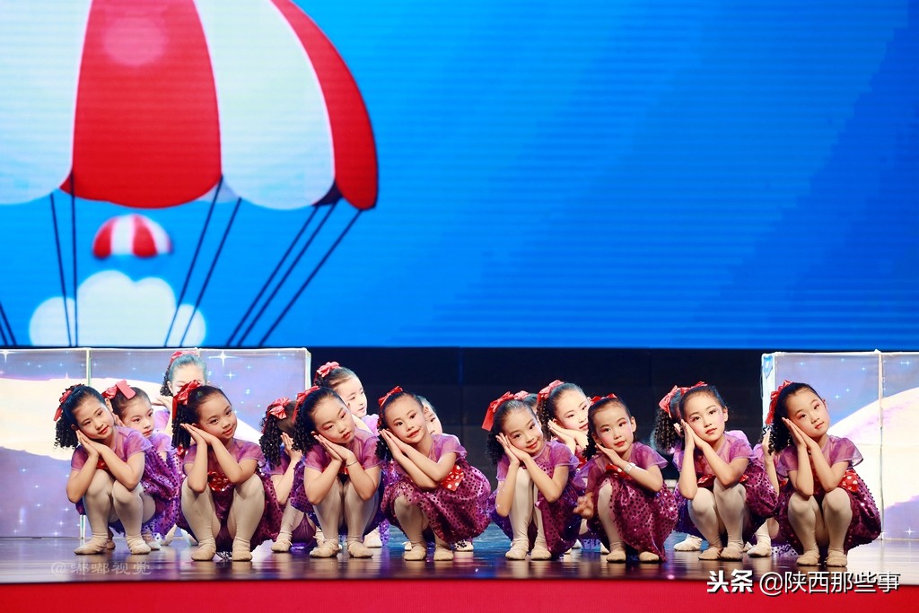 小天鹅艺术团童心向党,陕西省小天鹅艺术团点亮中国梦