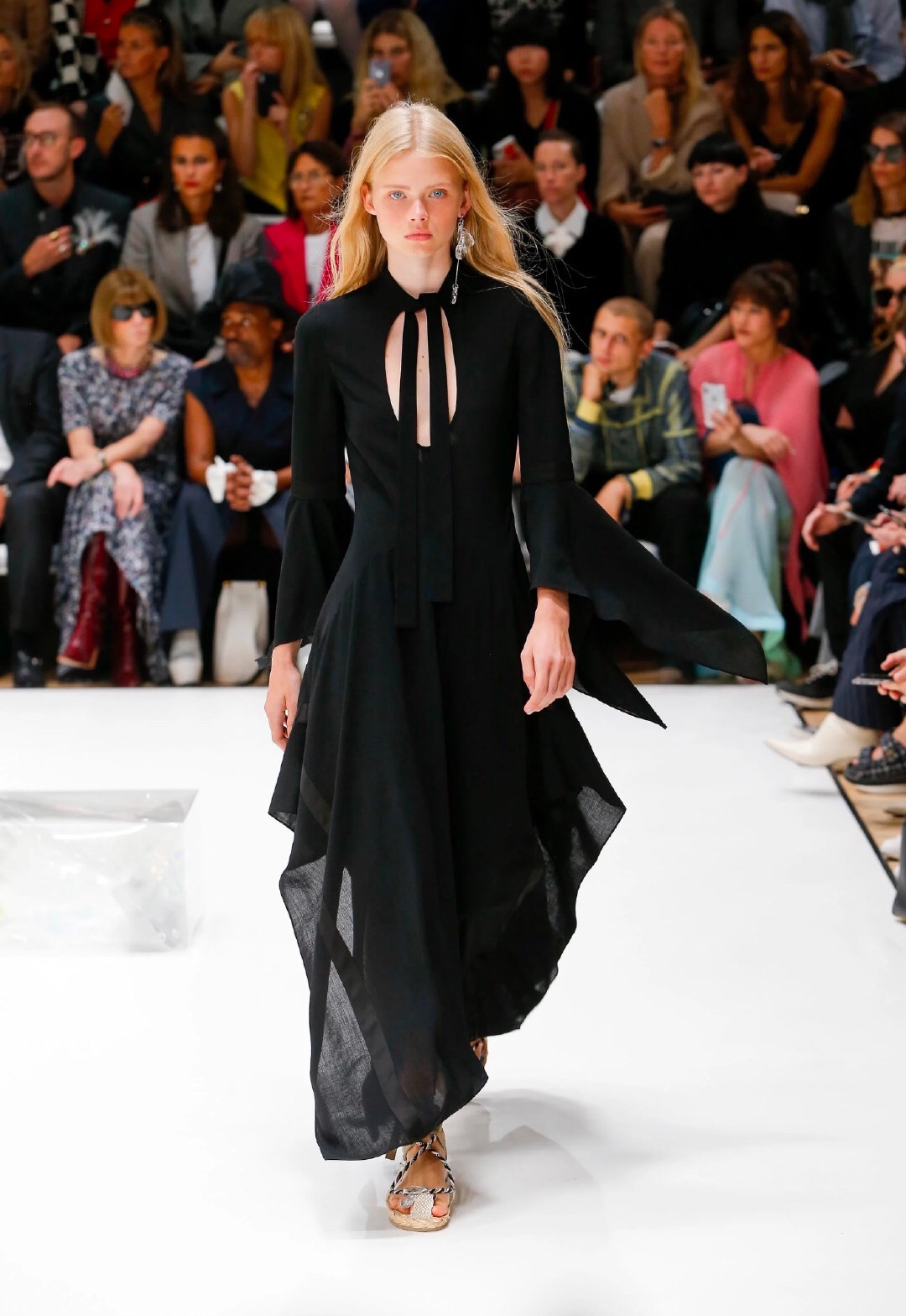 完美通勤穿搭|18个性冷淡风极简主义品牌