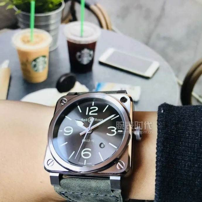 网友晒自己微信好友数量,网友晒1300手表