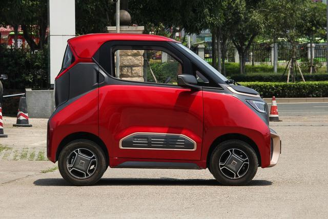 自驾把爱车改成床车,这样熏得不难受吗?如此省钱不可取