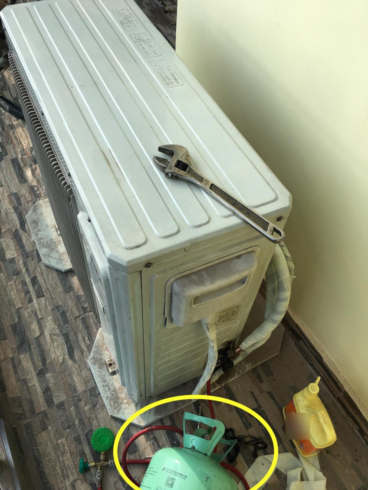 空调加氟加多了压缩机会坏吗,空调加氟过多压缩机泄压