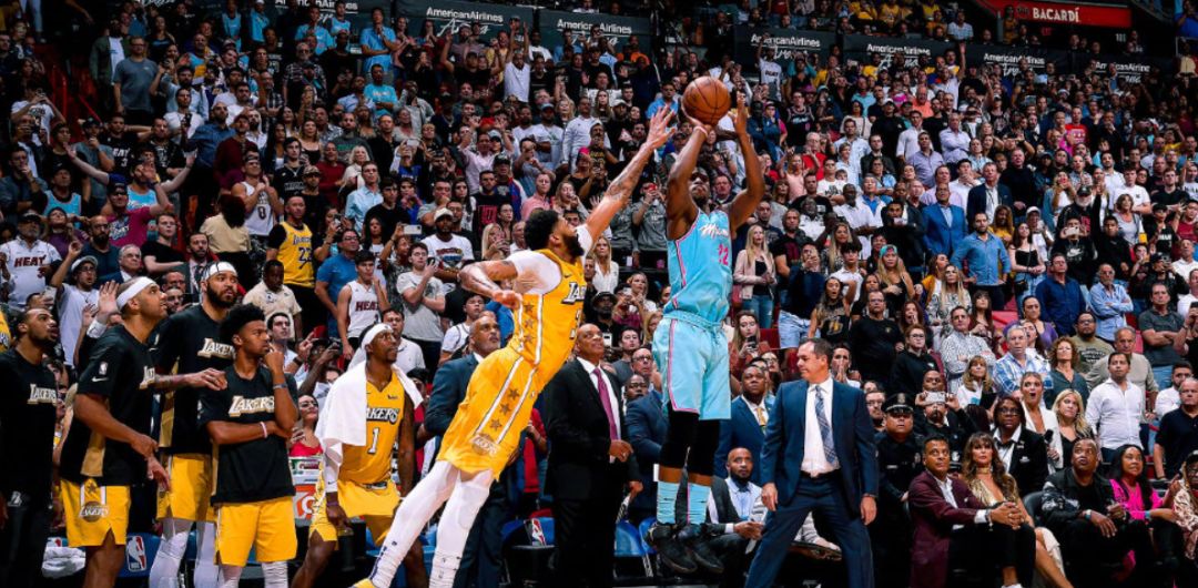 主场不败金身告破，但超巨加持新秀集体爆发的他们是今年最大黑马