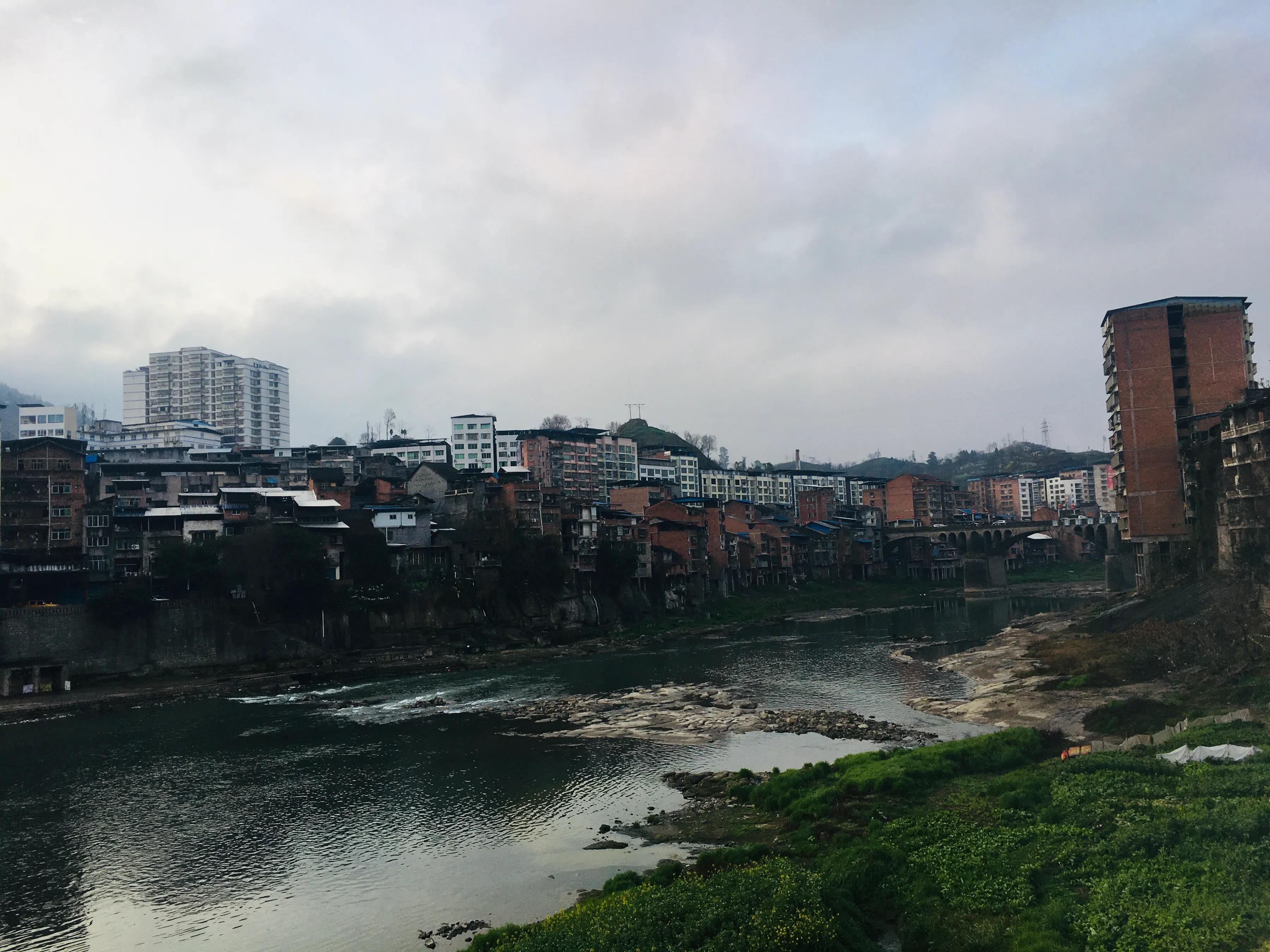 四川鸡鸣三省大峡谷,巴山峡谷荡秋千视频