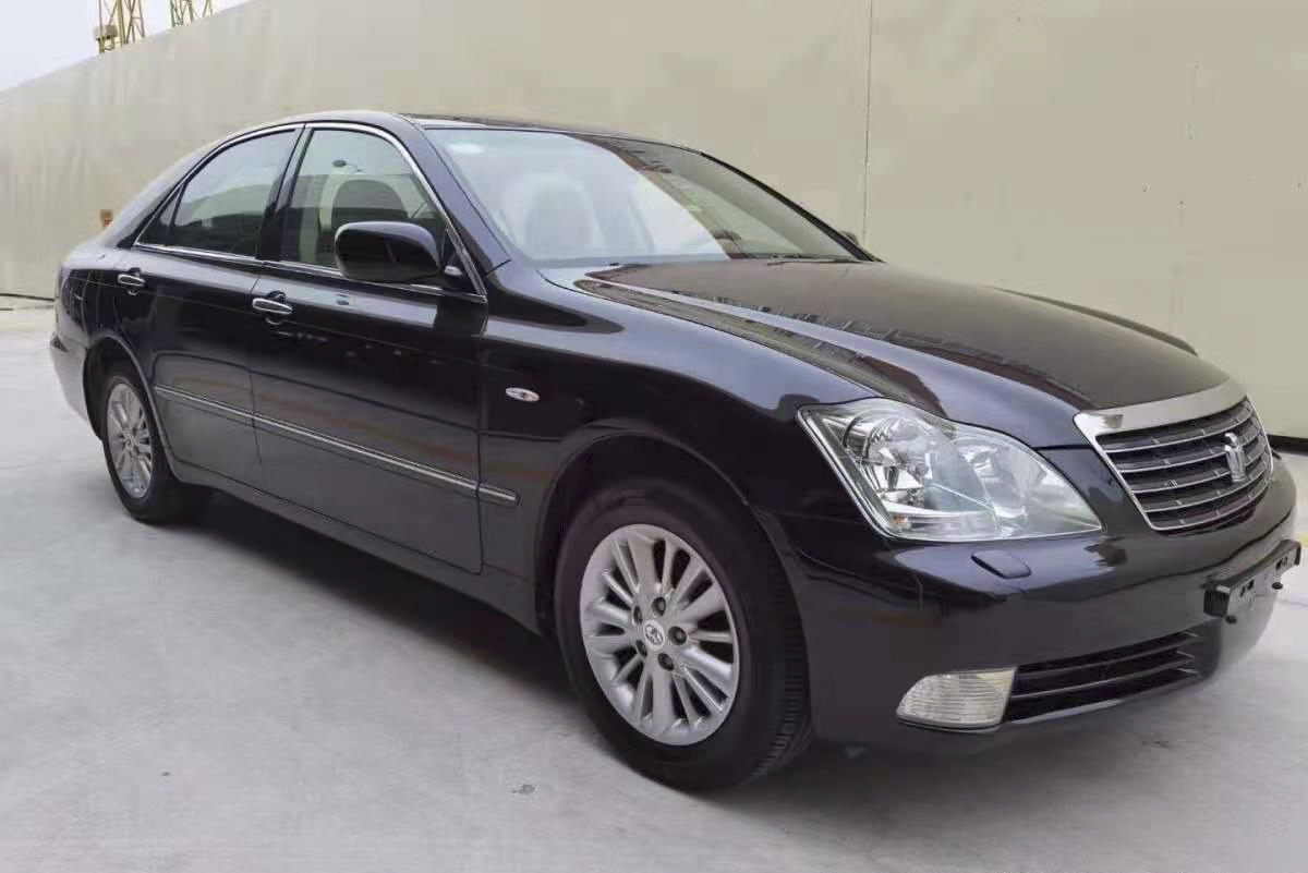 情怀皇冠12代,2005年丰田12代皇冠3.0