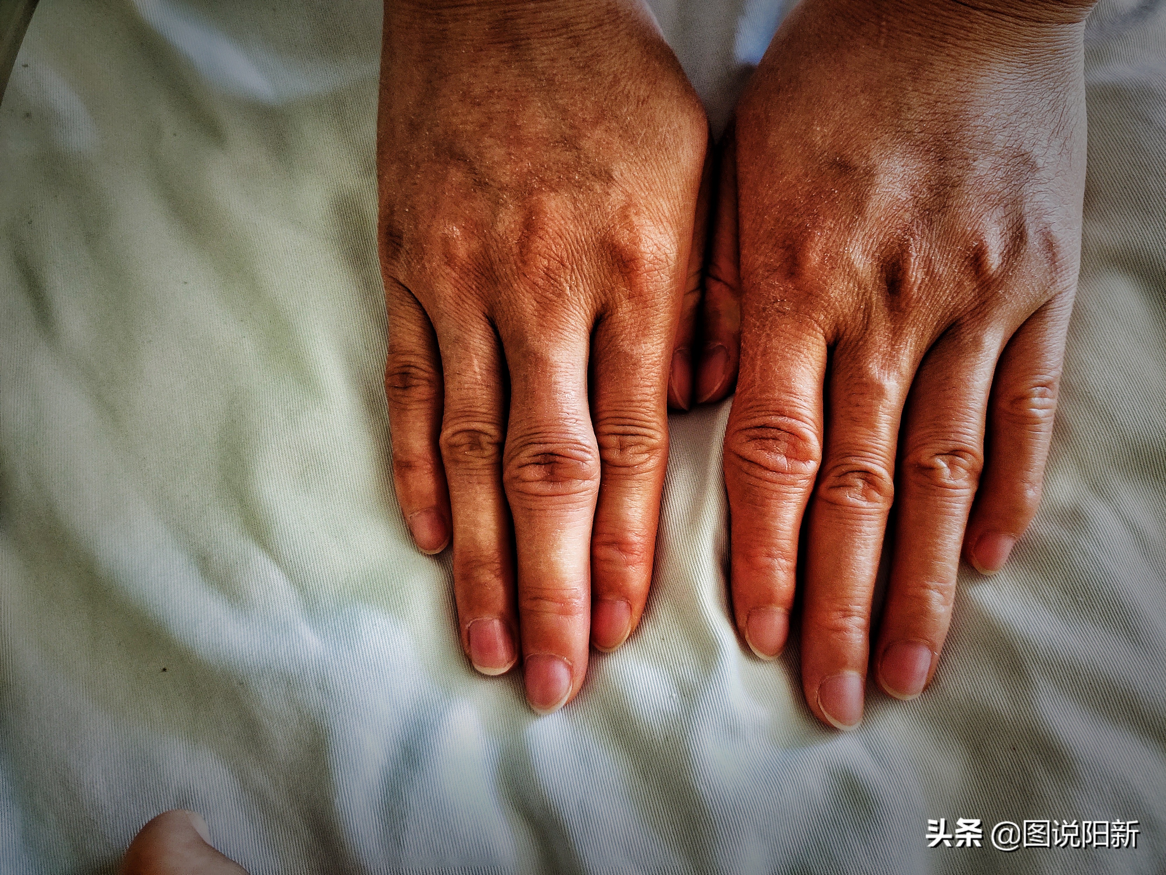 奶奶不舍得给孩子花钱,奶奶不舍得给孙子花钱