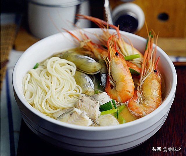 最简单热汤面的家常做法,热汤面的家常做法不辣