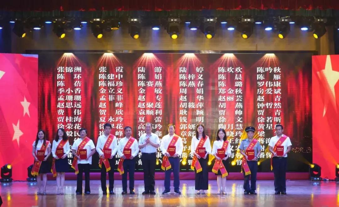 教师节致敬每一位好老师,教师节致敬老师简短文章