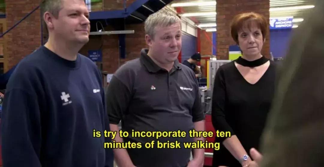 快走比跑步更毁膝盖,散步和跑步哪个更伤膝盖